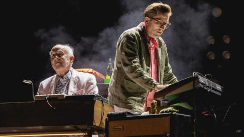 Mikael Jorgensen and Bob James perform together. (Courtesy of Ken Pappanduros)