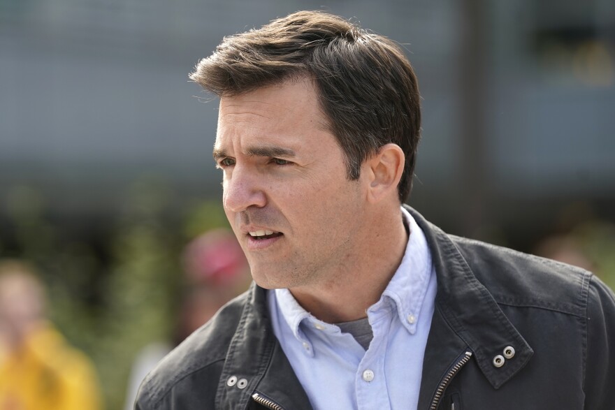 Jeff Jackson speaks to students 