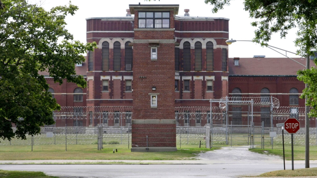 Report finds Logan, Pontiac and Stateville prisons nearly inoperable - Vimarsana News