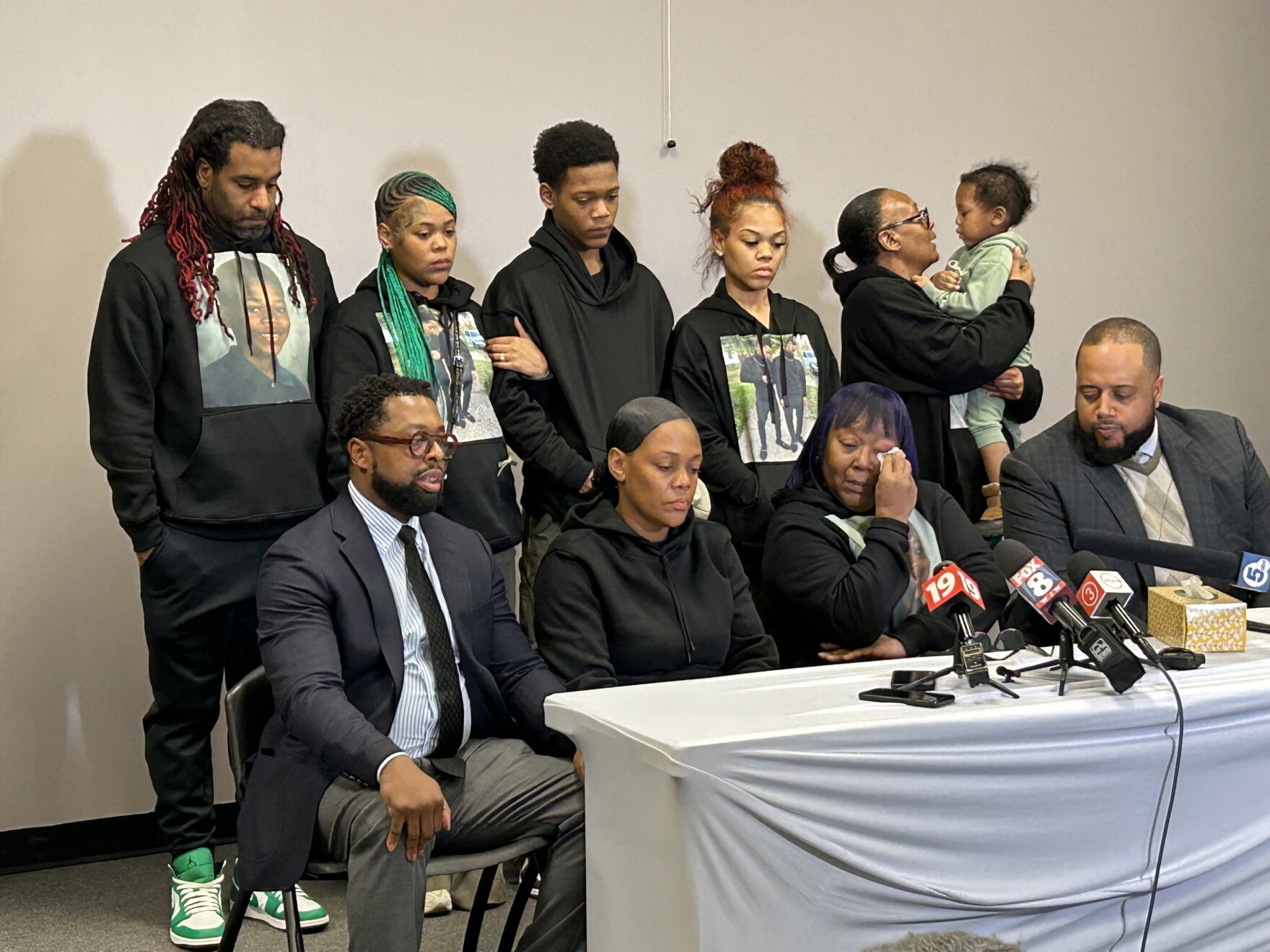 Akron not releasing name of officer who fatally shot 15-year-old
