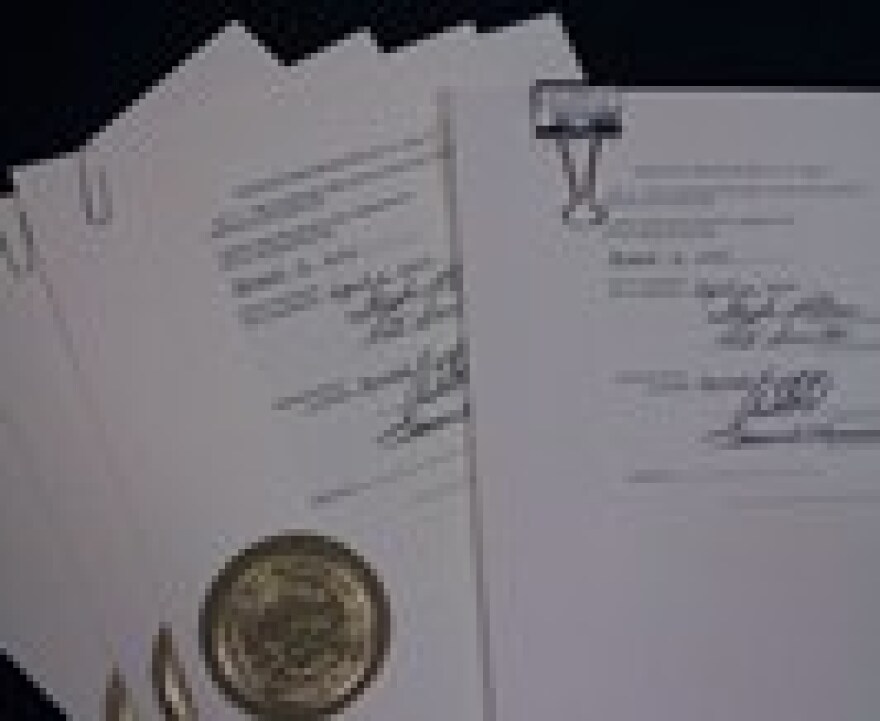 telecom bill praised by and about to be signed by Kansas Governor. Benefits disputed by critics.