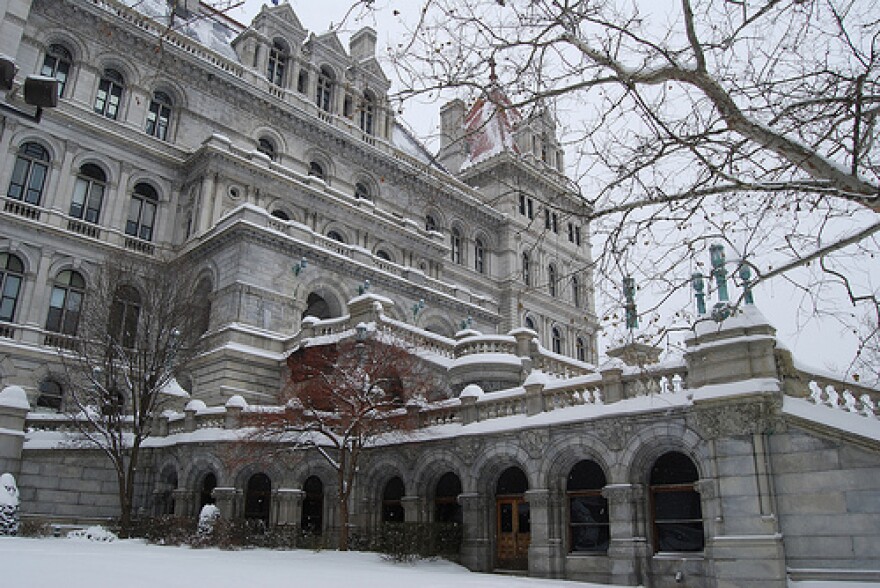 Image of the state capitol in Albany.