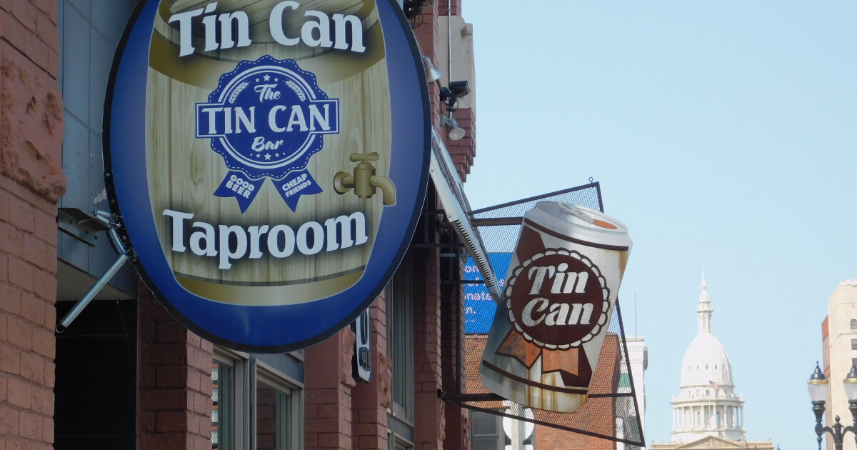 Michigan bars and restaurants turning to their workers to fight ...
