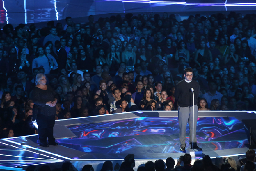 Robert Lee IV, a descendant of Confederate General Robert Lee, speaks out against racism at the 2017 VMA's on 8/27/2017. Susan Bro, mother of Heather Heyer, appears on stage.