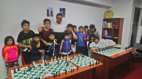 Grandmaster Pepe Cuenca visits a school in Peru.