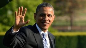 President Barack Obama waves as he walks on the South Lawn upon returning at the White House in Washington, DC, on April 25, 2012 from a two-day trip.