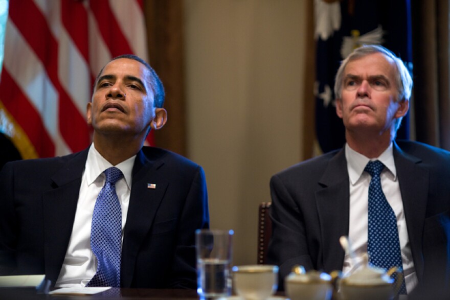 U.S. President Obama and New Mexico Senator Jeff Bingaman.