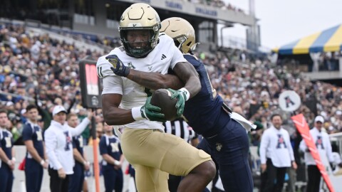 South Florida wide receiver Keshaun Singleton (11) catches a pass for a touchdown in front of Navy cornerback Justin Ross (17) during the first half Saturday, Nov .15, 2025, in Annapolis, Md.