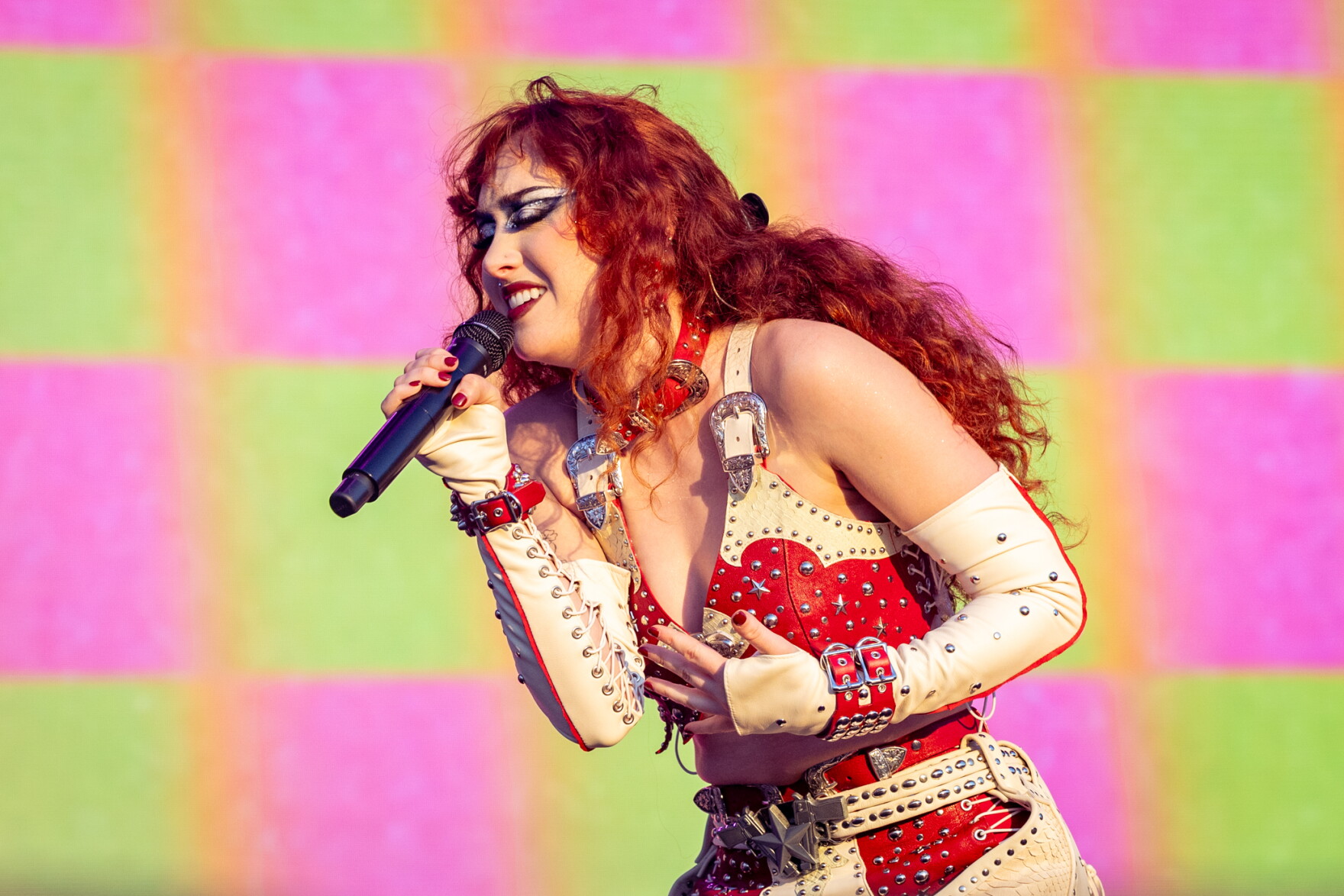 Photos: Chappell Roan draws huge, sparkly pink crowd at ACL Fest | KUT ...