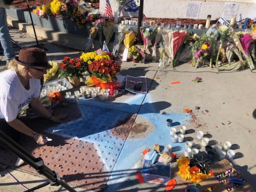 An impromptu memorial has popped up at the Thousand Oaks intersection where a pro-Israeli demonstrator was fatally injured Sunday.