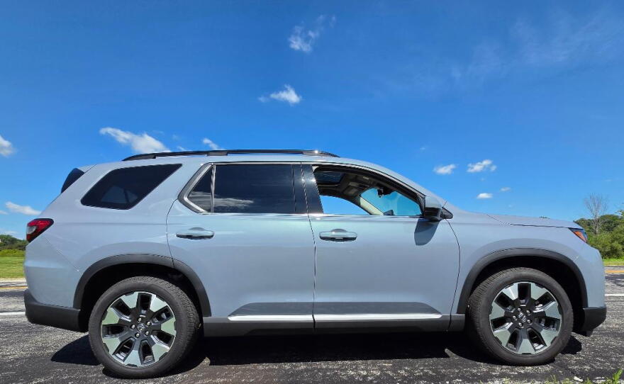 2026 Honda Pilot AWD Elite right profile