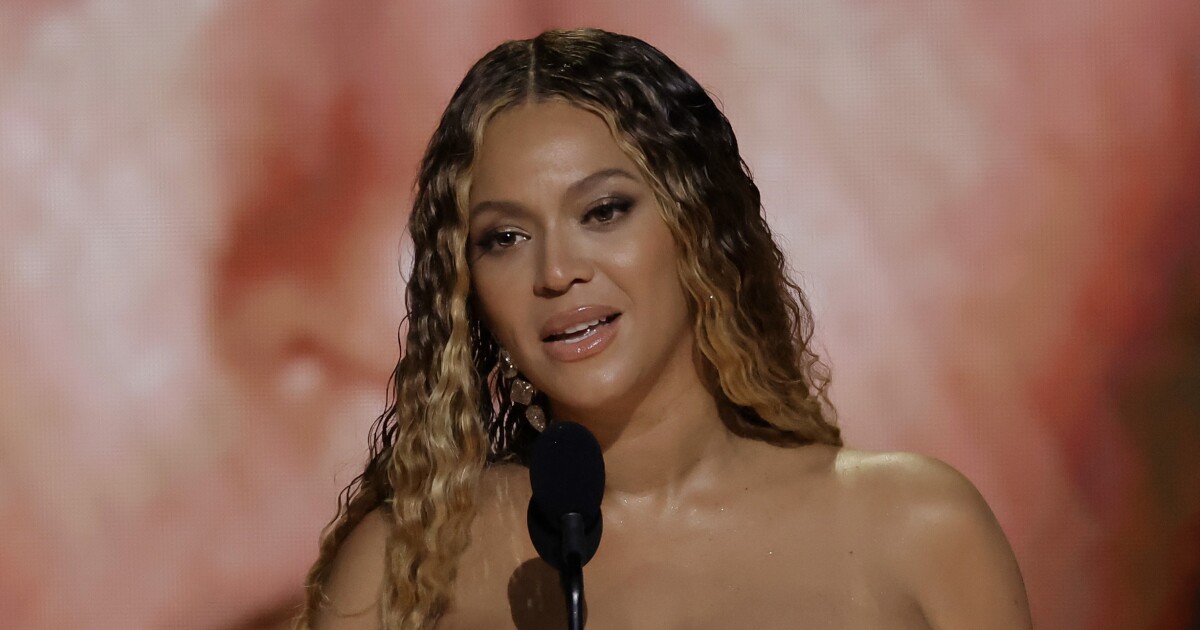 Beyoncé's childhood home goes up in flames in a Christmas morning fire ...