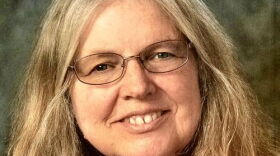 A headshot of Lisa Kinney.