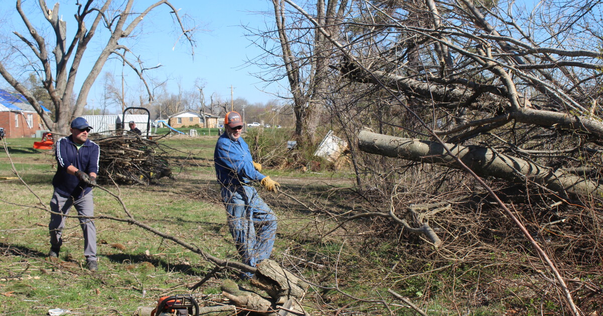 Crews still clearing tornado debris in McCracken County after early ...