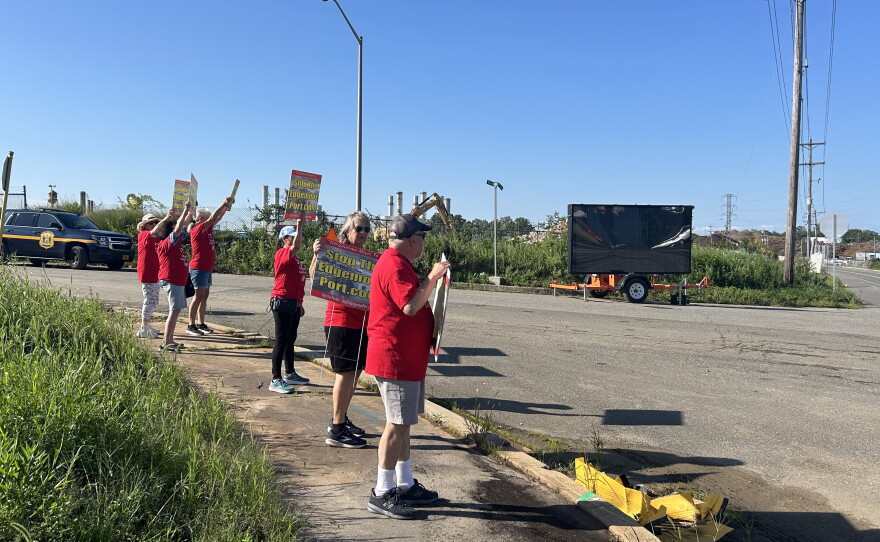 Protesters outside the Edgemoor site's groundbreaking.