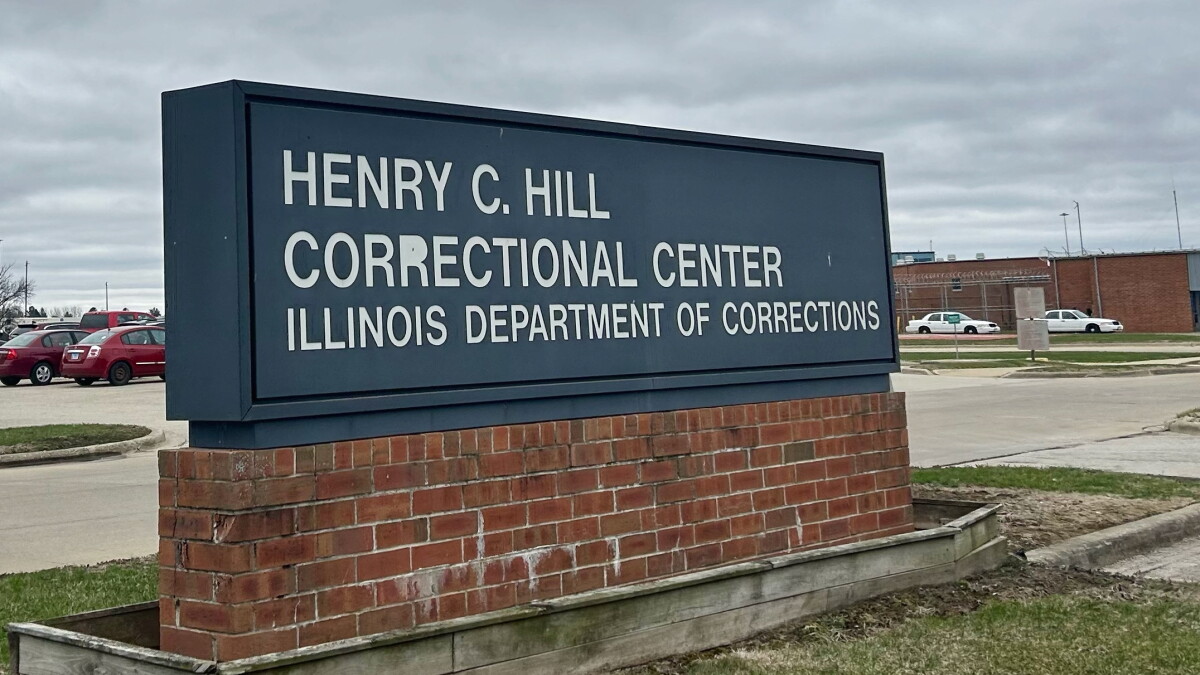 Former Hill correctional officer pleads not guilty to smuggling in cell phone in for inmate - Vimarsana News