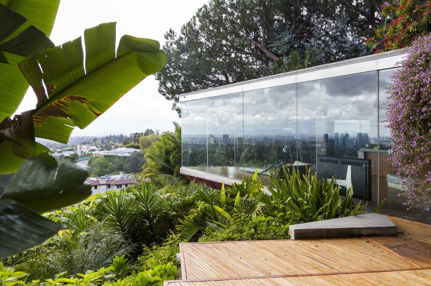 Integrating indoor and outdoor space was one of John Lautner's signatures.