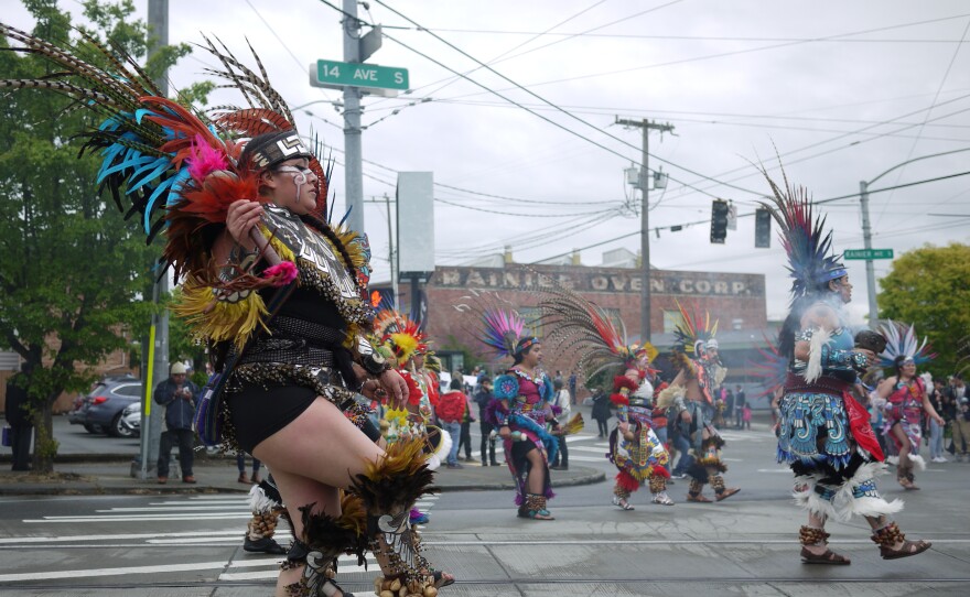 CeAtl Tonalli dancers out in front of worker marcher.