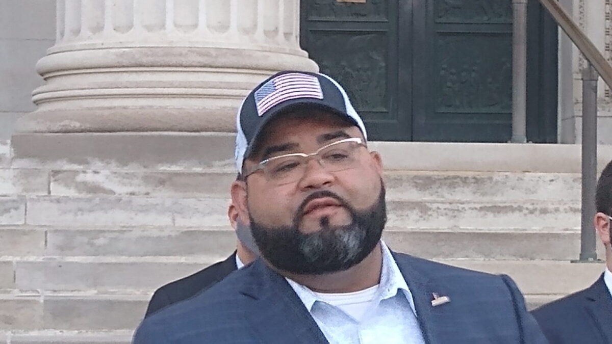Friends arrange support for Sen. Adam Gomez following kidney transplant - Vimarsana News