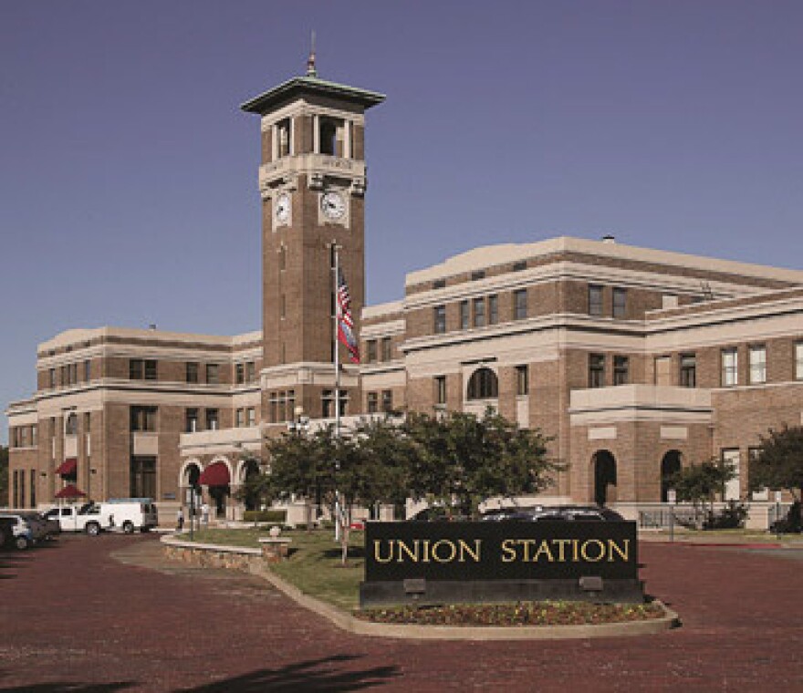 The Amtrack Union Station in Little Rock provides passenger service connecting northbound to Chicago and southbound to Texarkana, Texas.