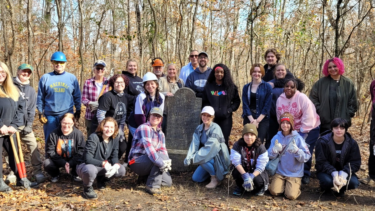 A group of volunteers helps clean up a historic cemetery in southern Illinois - Vimarsana News