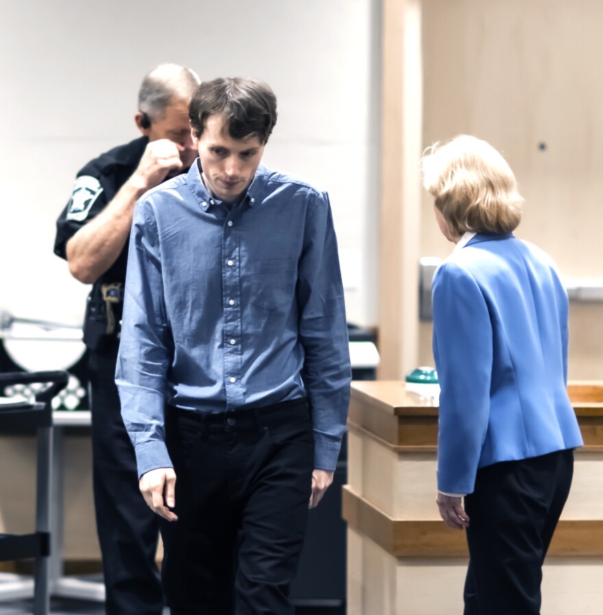 Jurors hear opening statements, view crime scene, on first day of