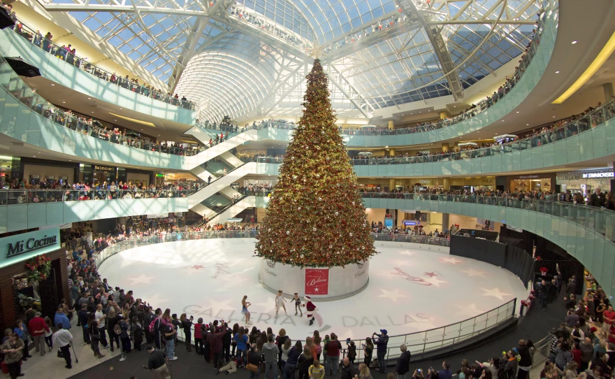 Nation S Tallest Indoor Christmas Tree Takes Root In A Dallas Shopping Mall Kera News