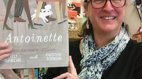 Toni, host of Turning pages, holding a book