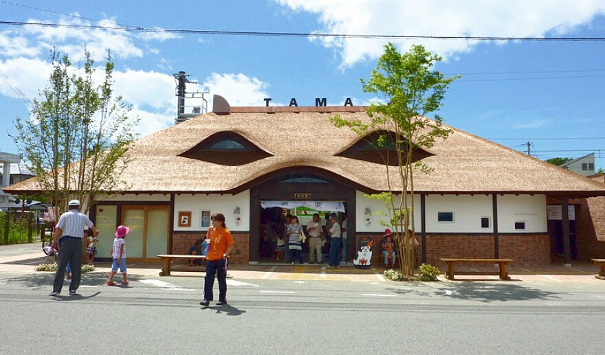 Kishi Station is Tama-themed, too.