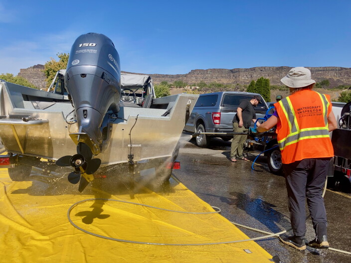 ISDA staff decontaminate a boat that's been in the Snake River searching for mussels.