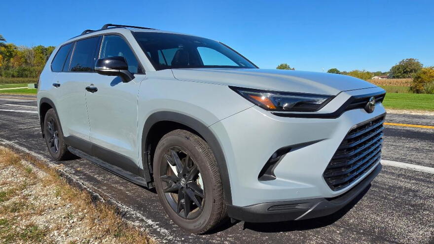 2026 Toyota Grand Highlander Nightshade Hybrid right front