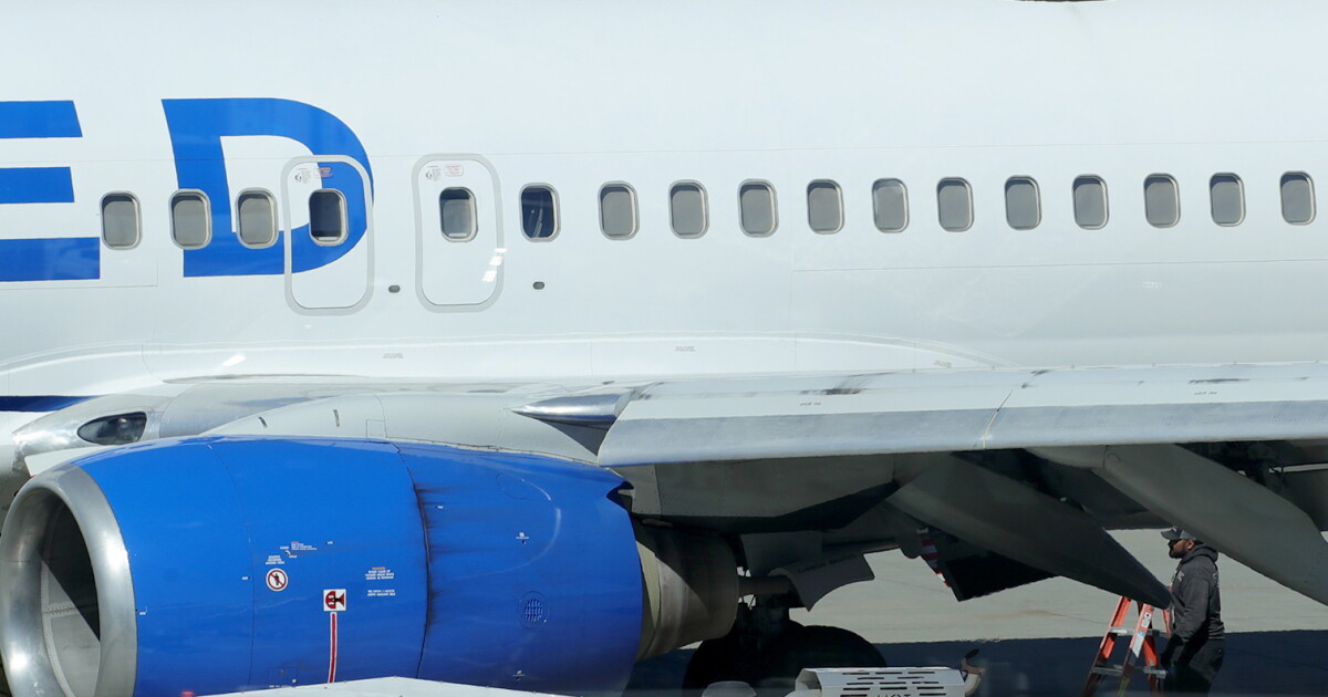 Plane Missing Rear Panel An older Boeing plane found with missing panel after landing in Oregon ...