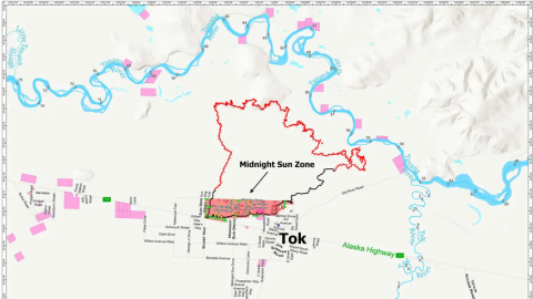 Map shows the perimeter of the Mukluk Fire around Tok mainly north of Tok and the evacuation zone north of the Alaska Highway.