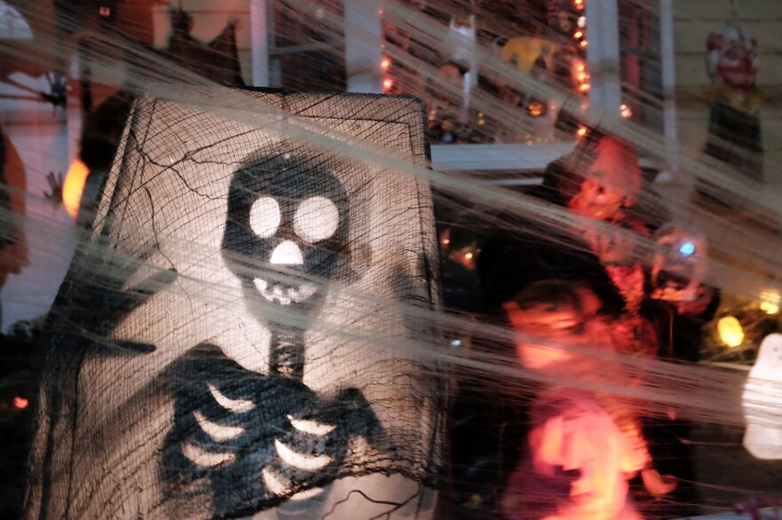 A Halloween scene can be viewed outside of a Brooklyn home on Halloween night on Oct. 31, 2015. (Spencer Platt/Getty Images)