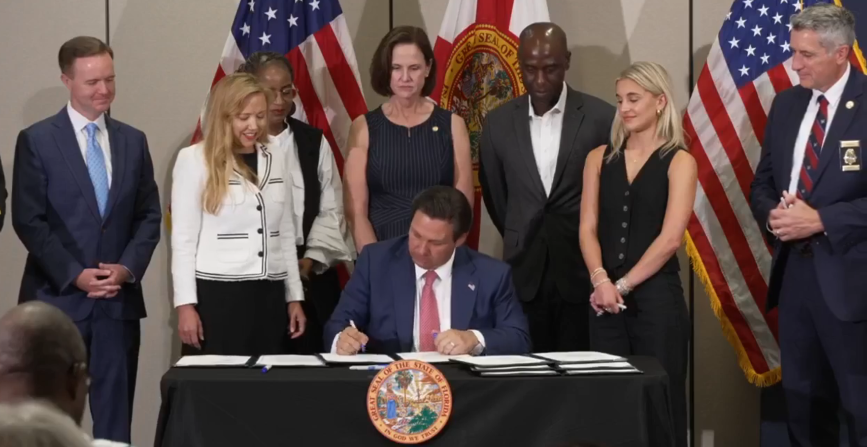 Sign Scheering Ron Gov. Ron DeSantis signs bills targeting sexual offenders and AI ...