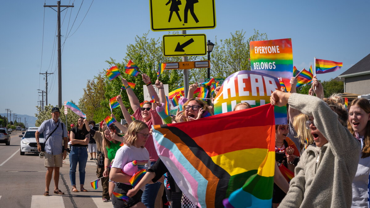 Lehi students renew protest over Skyridge HS's removal of pride flags - Vimarsana News