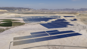 A rendering of the Green River Energy Center shows rows of solar panels in a desert area.