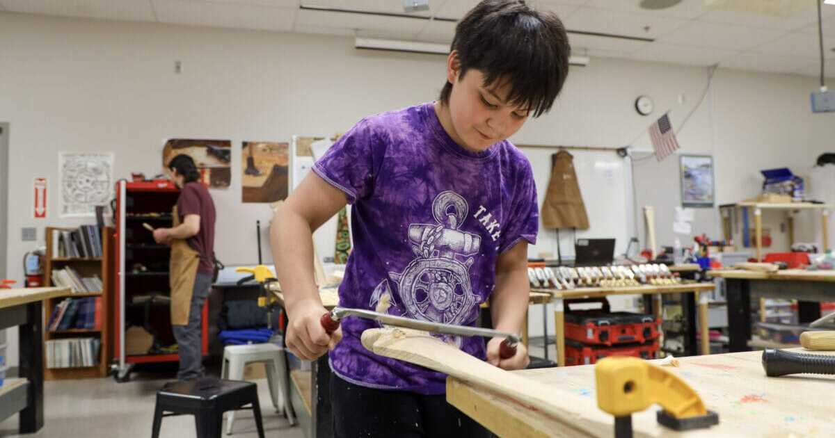 Juneau middle school students learn traditional Lingít carving ahead of Celebration
