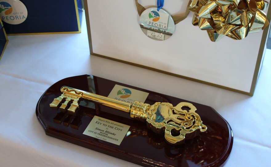Key to the City of Peoria which was given to Friedrichshafen Oberbürgermeister [Lord Mayor] Simon Blumcke.