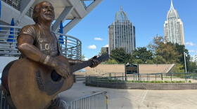 Statue of Gulf coast singer/songwriter Jimmy Buffett by artist Benjamin Victor