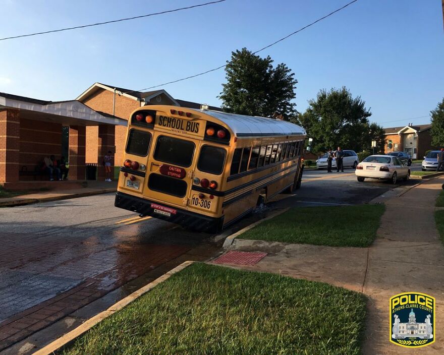 school_bus_sinkhole.jpg