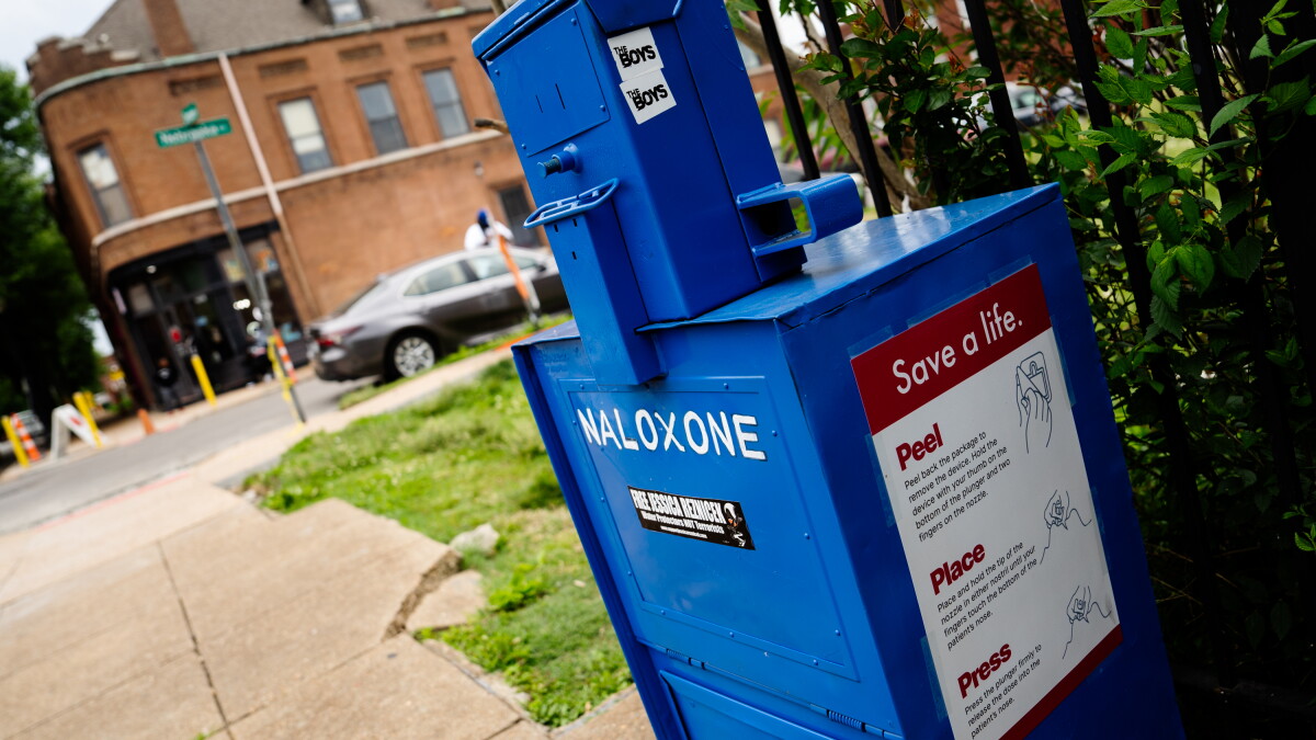 St. Louisans share why they carry naloxone - Vimarsana News