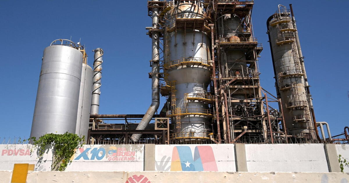 Challenges the U.S. will face to unlock Venezuela's oil