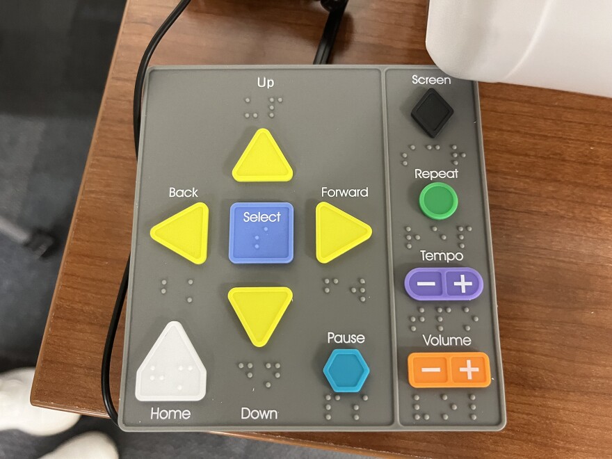 The keypad of an Express Vote machine has easy-to-use controls