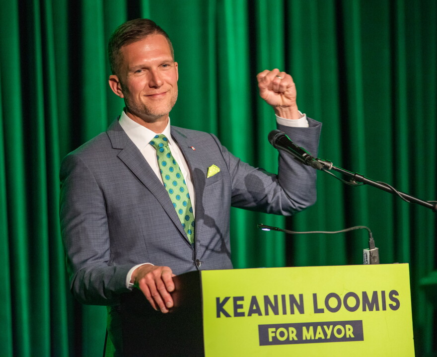 Keanin Loomis stands at podium after winning mayoral race in Hamilton.