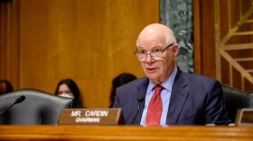 (Official U.S. Senate photo by Dan Rios)