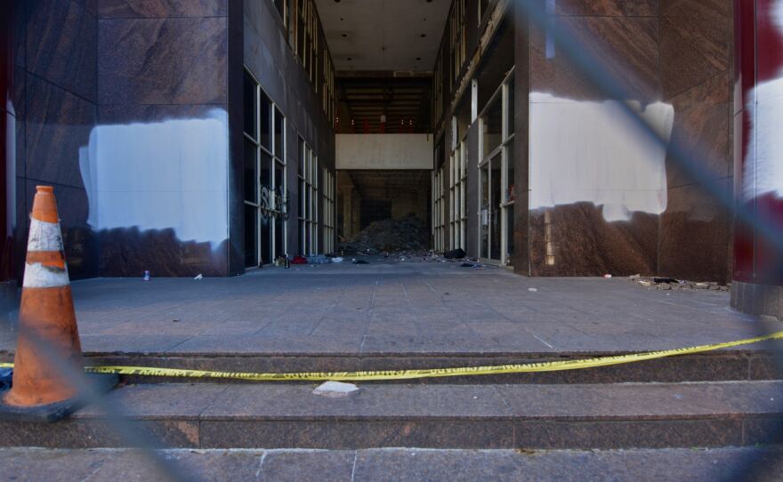 Abandoned skyscraper in Miami a canvas for graffiti artists WLRN