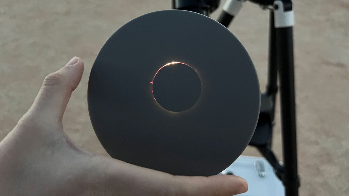 SIU team uses low-tech sun funnel to capture unique eclipse image - Vimarsana News