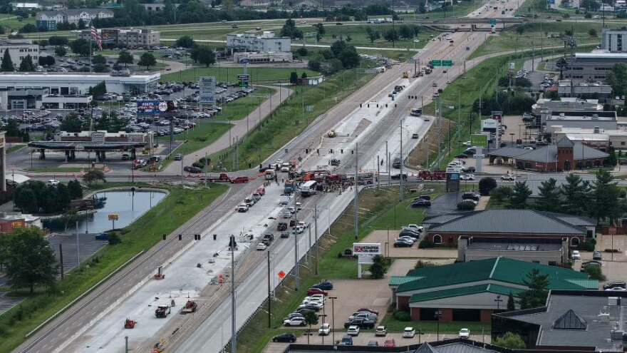 A charter bus and other vehicles (center) involved in a crash on Evansville's Lloyd Expressway at Cross Point Blvd., Aug. 6, 2026