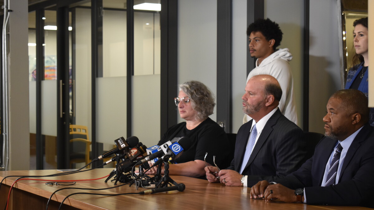 Former Columbus police officer who shot Donovan Lewis charged with murder - Vimarsana News